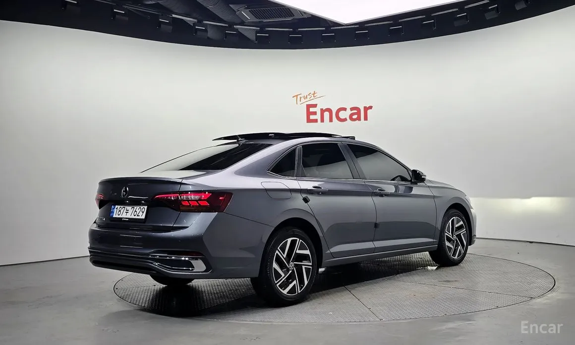 Photo 2 - Volkswagen Jetta