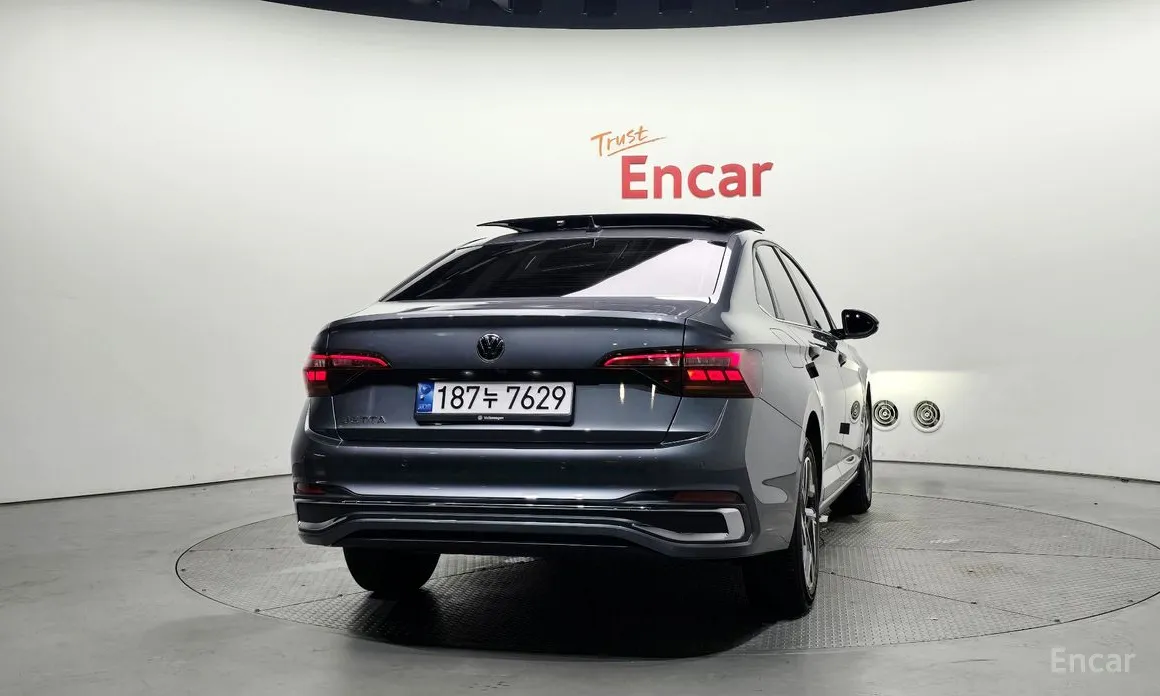 Photo 4 - Volkswagen Jetta