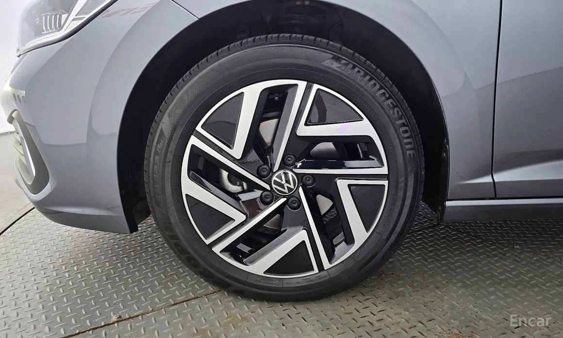 Photo 5 - Volkswagen Jetta