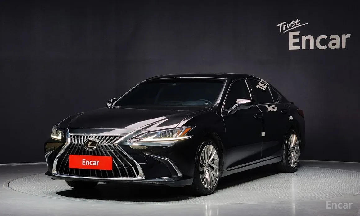 Фото 1 - Lexus ES