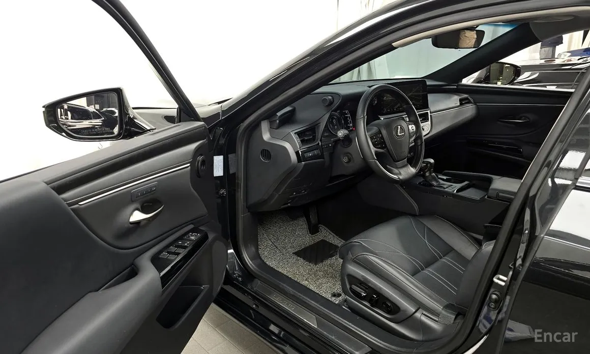 Фото 10 - Lexus ES