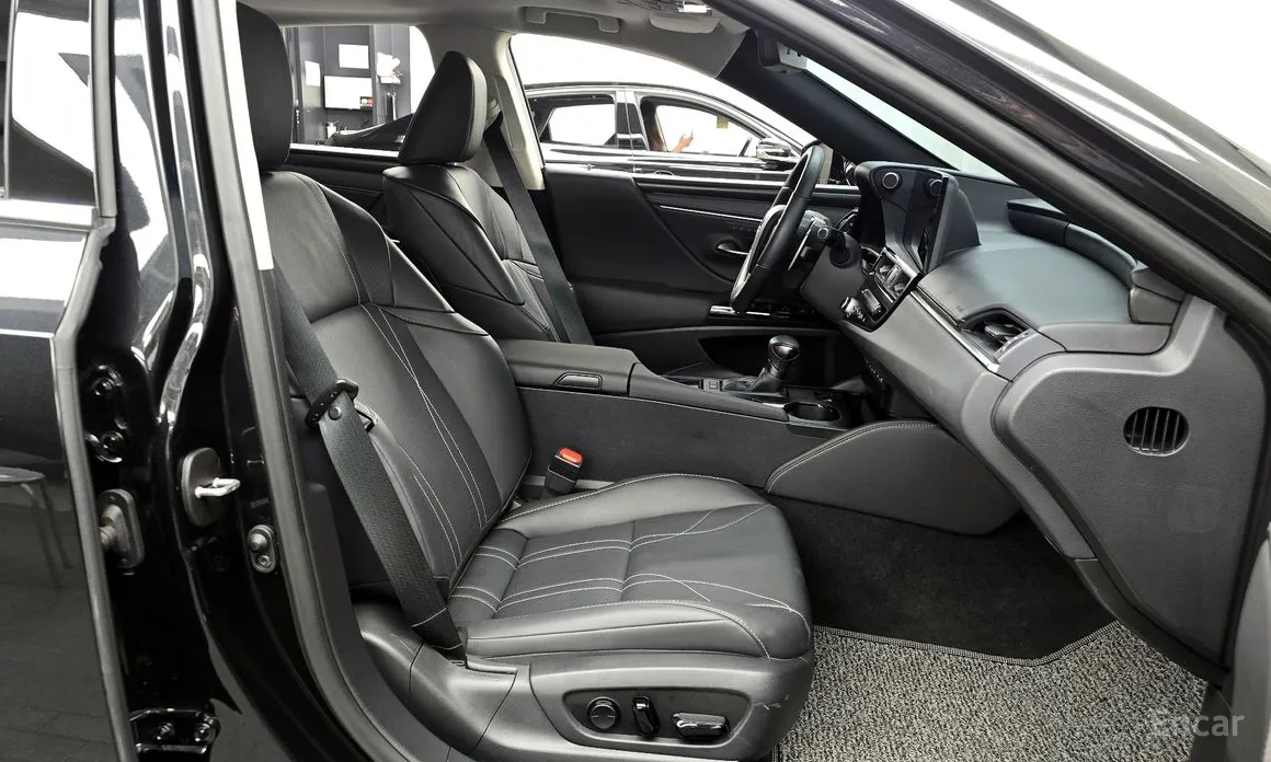 Фото 11 - Lexus ES