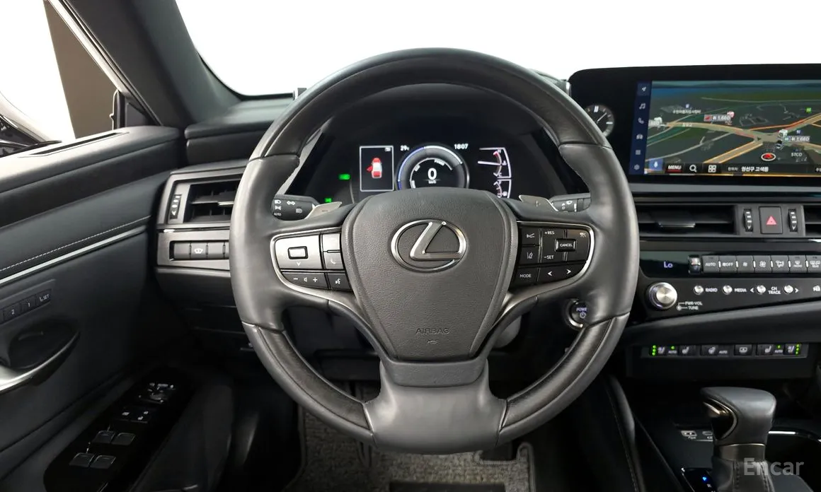 Фото 13 - Lexus ES