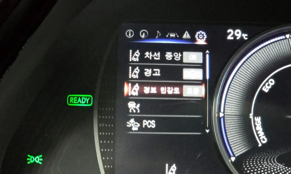 Фото 16 - Lexus ES