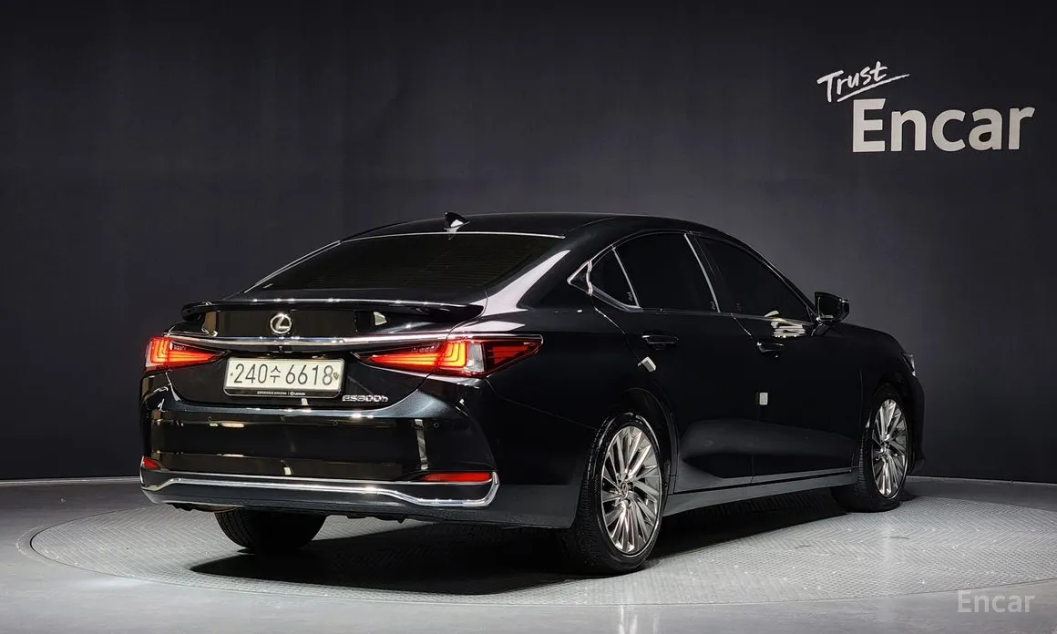 Фото 2 - Lexus ES