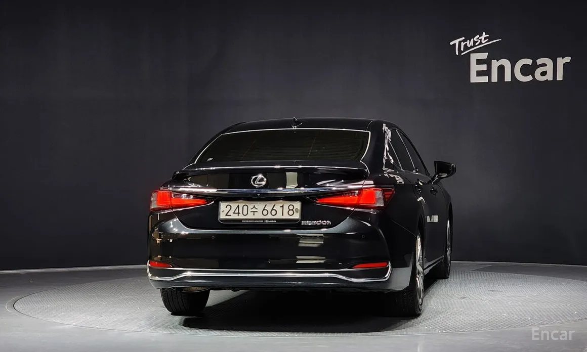 Фото 4 - Lexus ES