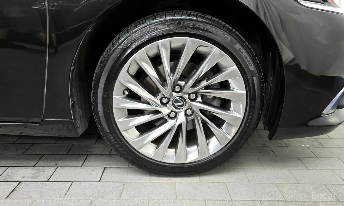 Фото 5 - Lexus ES