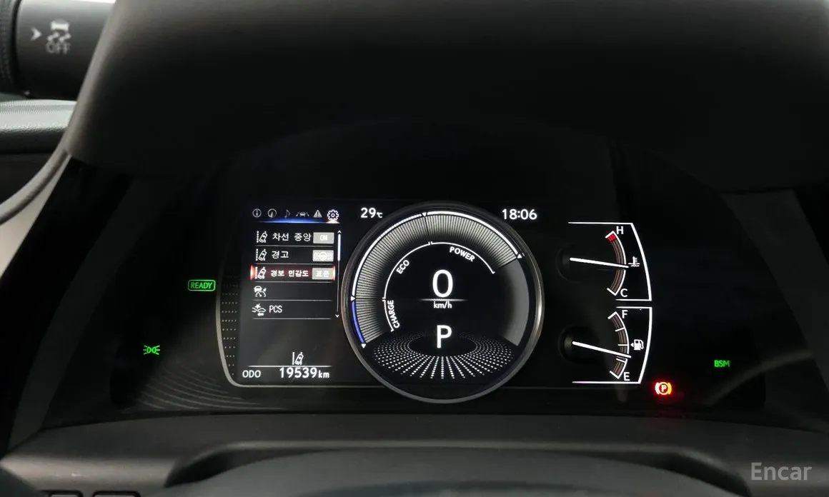 Фото 8 - Lexus ES