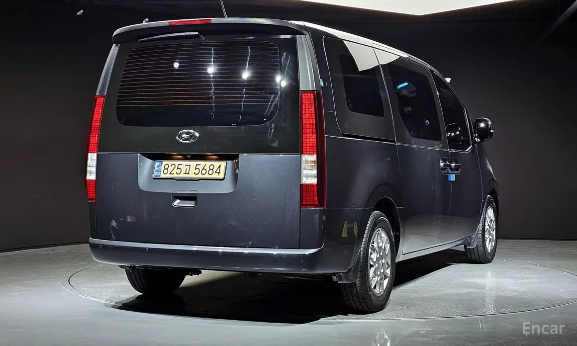 Фото 2 - Hyundai Staria