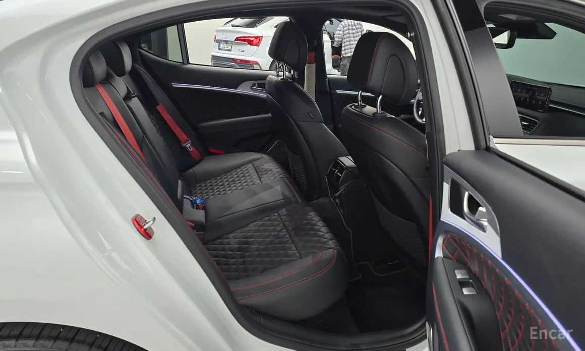 Фото 12 - Genesis G70