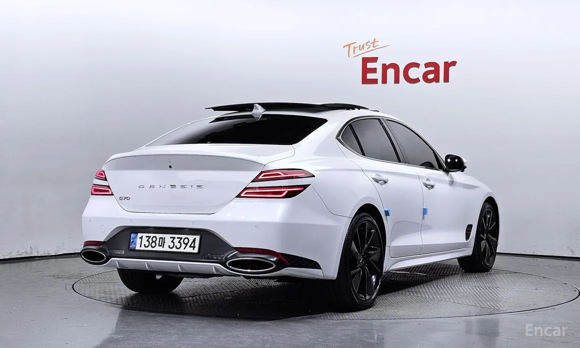 Фото 2 - Genesis G70