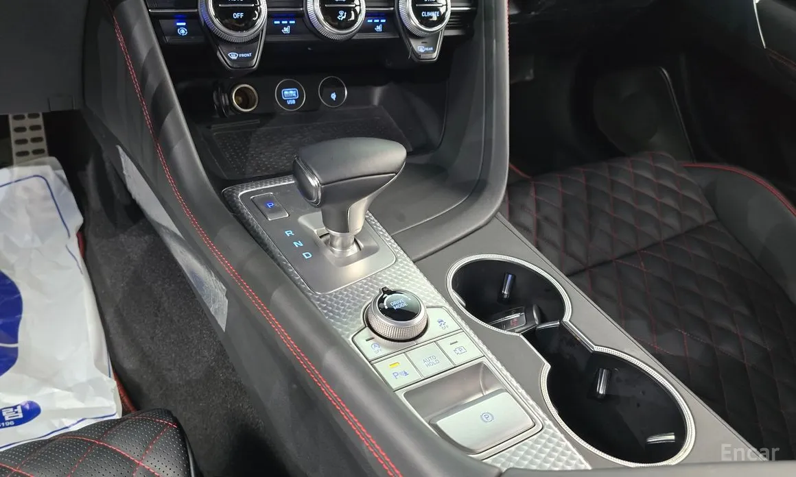 Фото 9 - Genesis G70