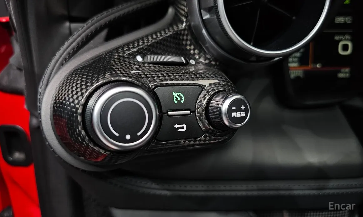 Фото 18 - Ferrari F8