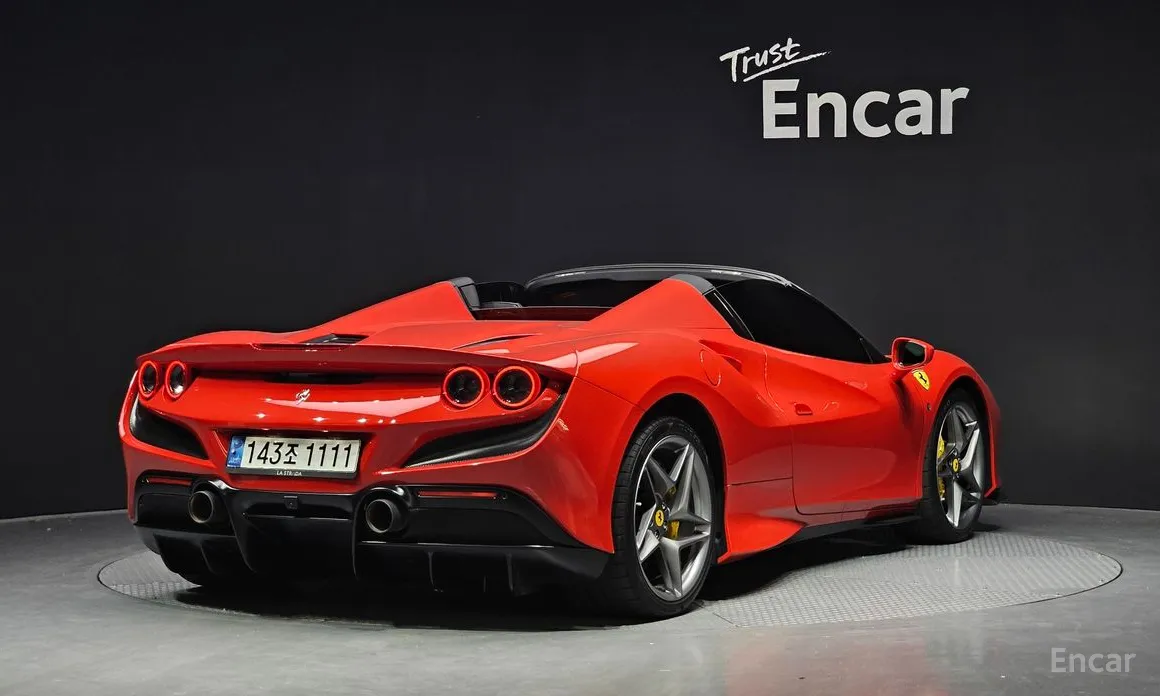 Фото 2 - Ferrari F8