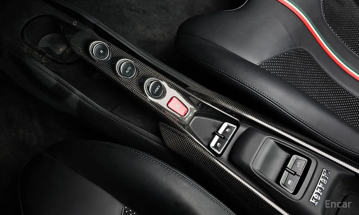 Фото 9 - Ferrari F8