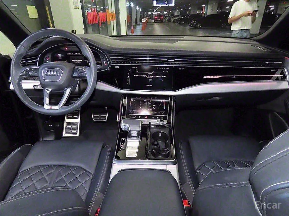 Фото 10 - Audi Q8