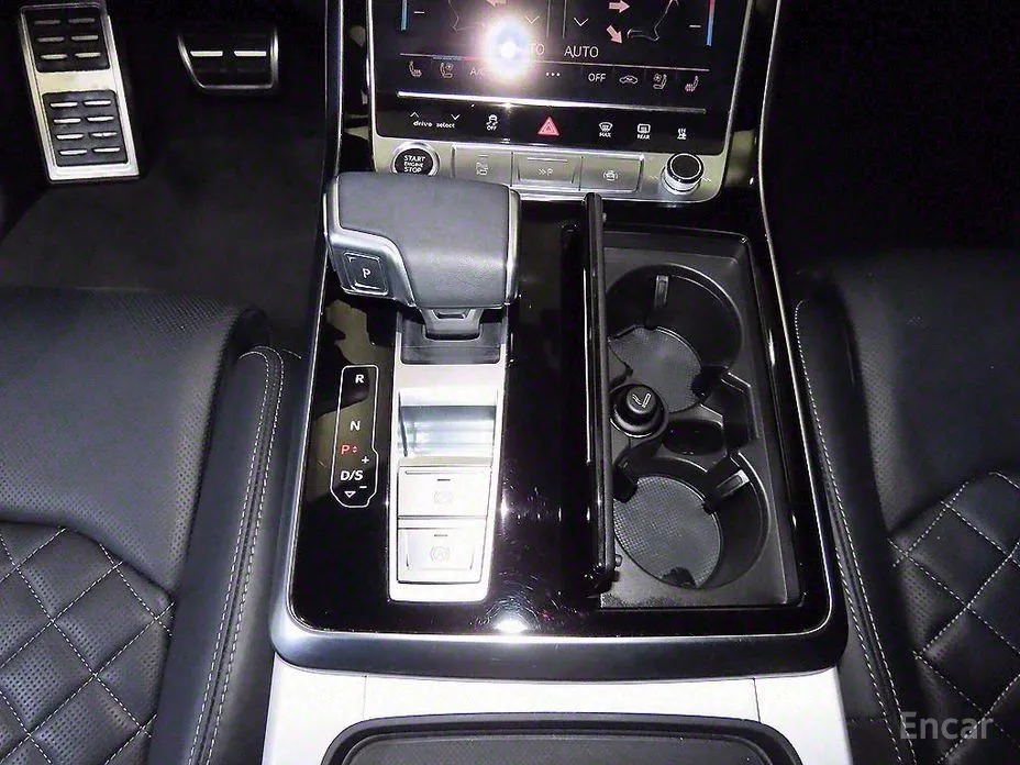 Фото 12 - Audi Q8