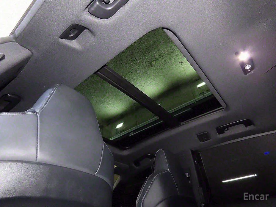 Фото 15 - Audi Q8