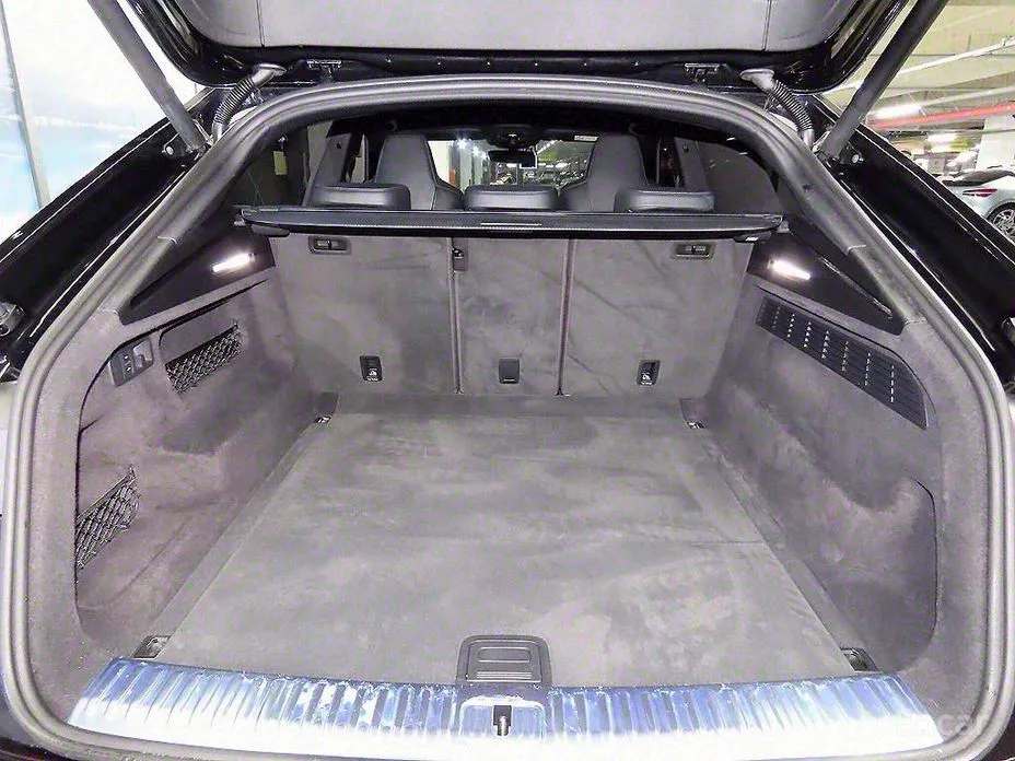 Фото 16 - Audi Q8