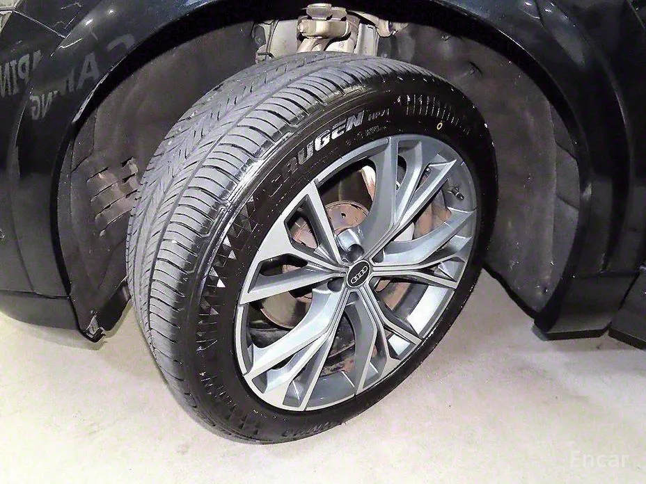 Фото 20 - Audi Q8