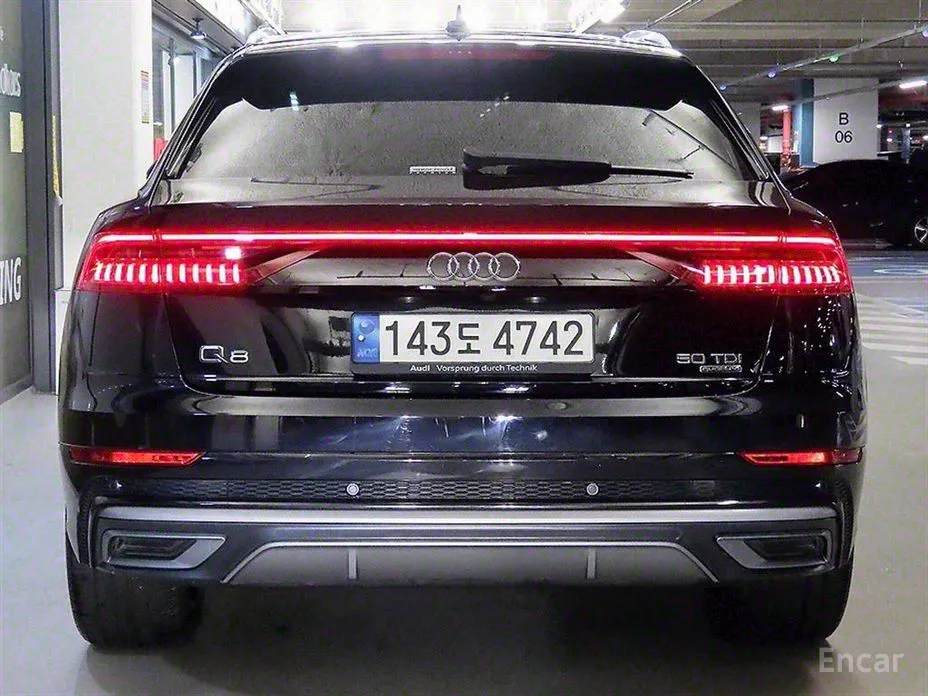 Фото 5 - Audi Q8