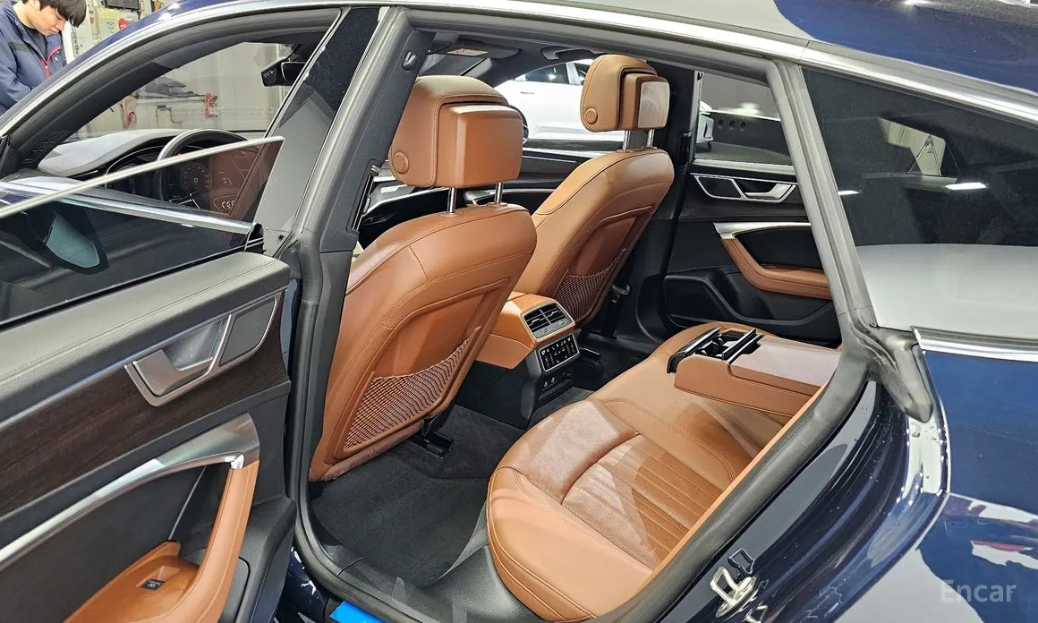 Фото 11 - Audi A7