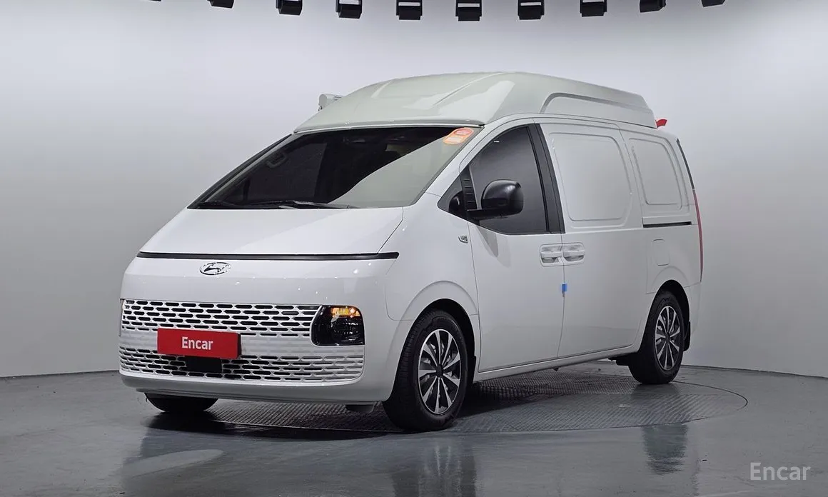 Фото 1 - Hyundai Staria