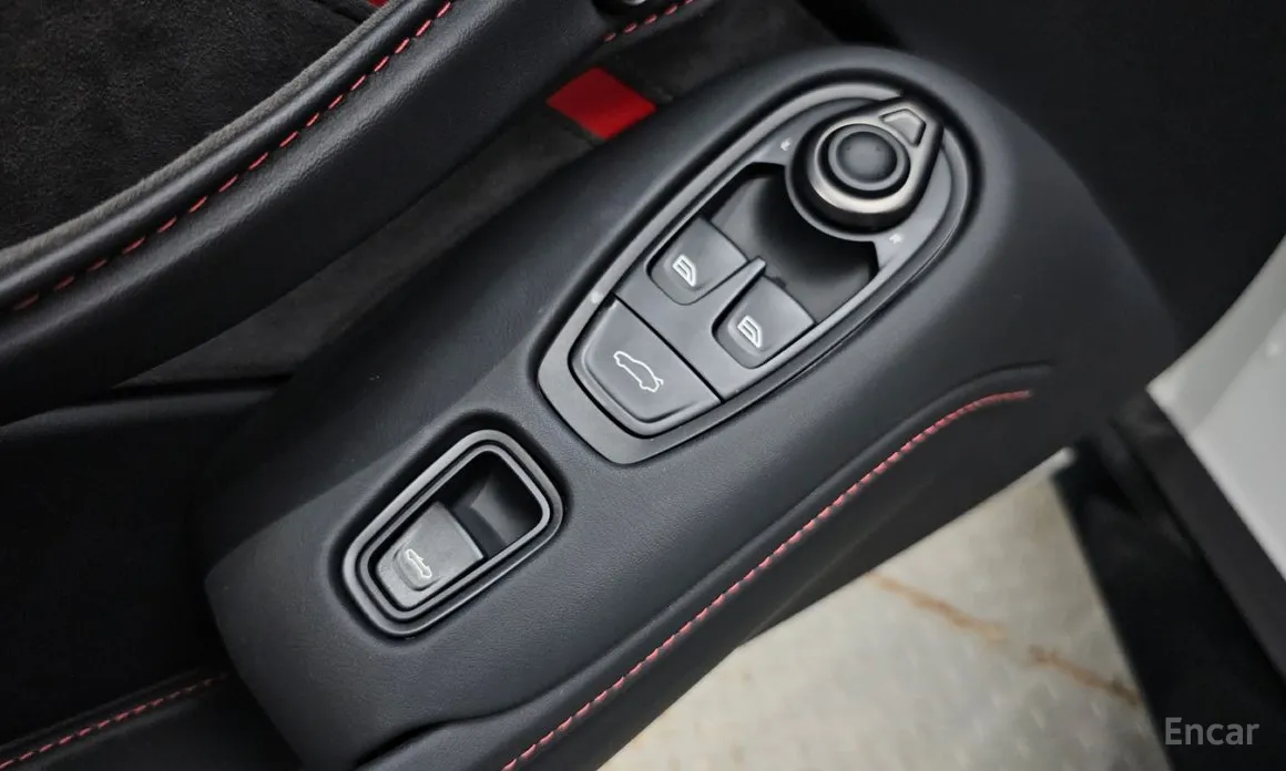 Фото 12 - Aston Martin Vantage