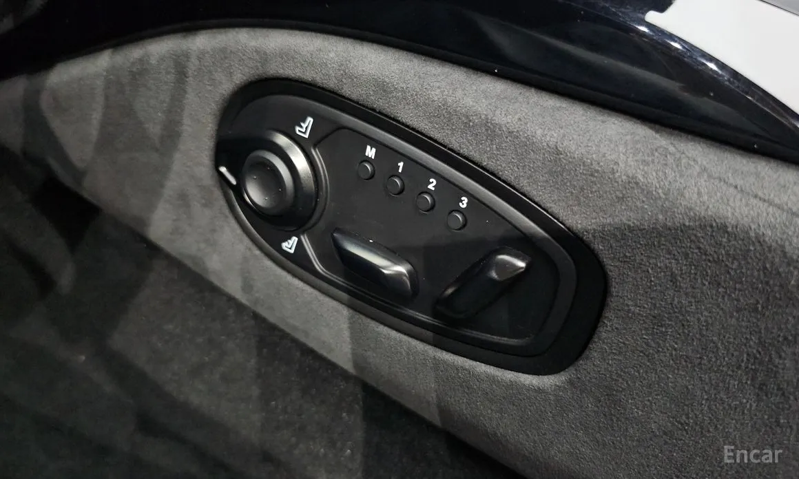 Фото 18 - Aston Martin Vantage