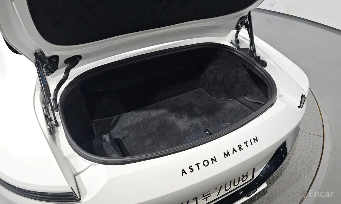 Фото 19 - Aston Martin Vantage