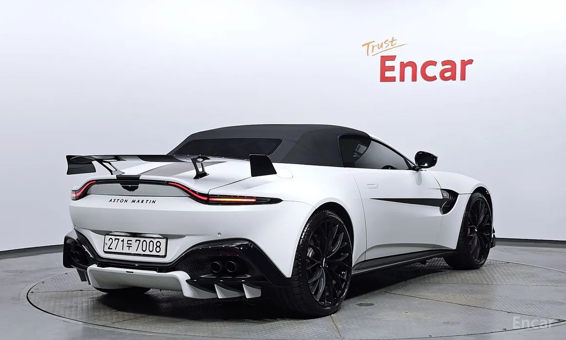 Фото 2 - Aston Martin Vantage