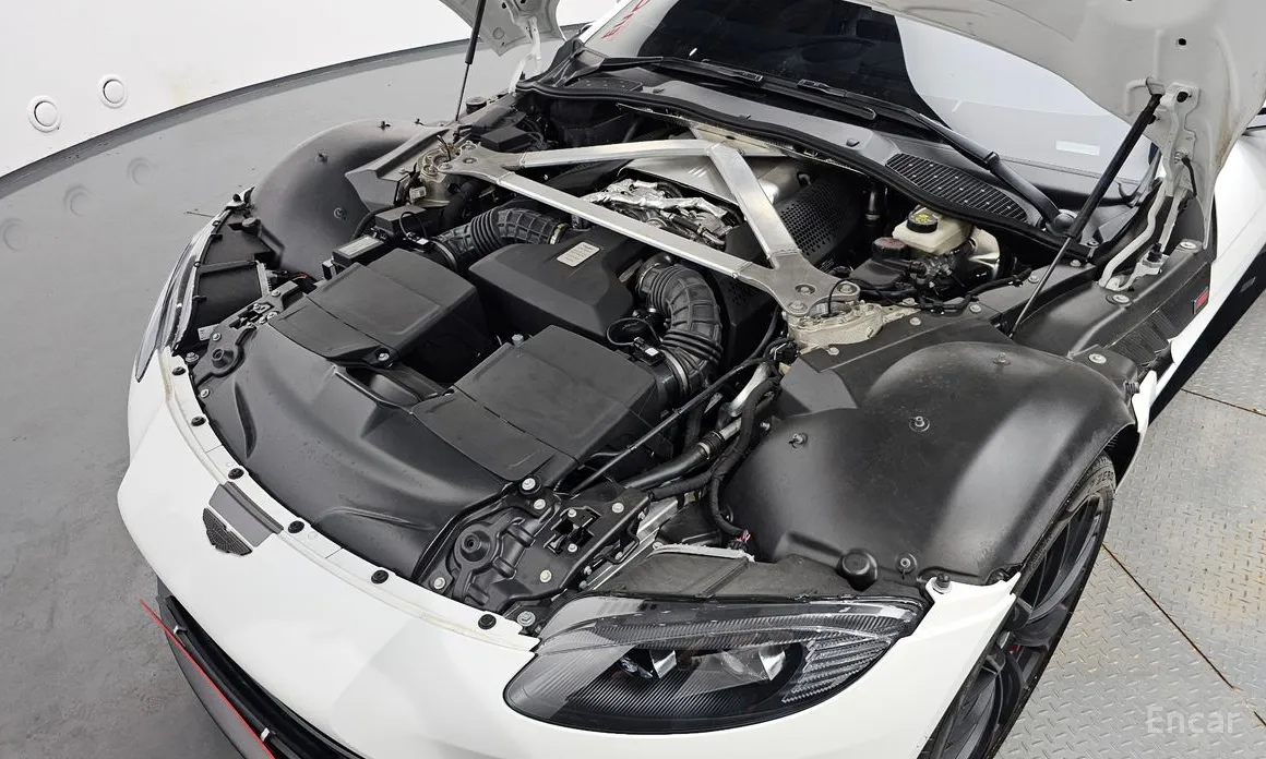 Фото 6 - Aston Martin Vantage