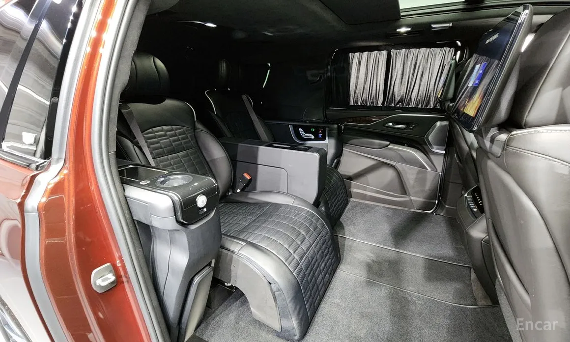 Фото 12 - Cadillac Escalade