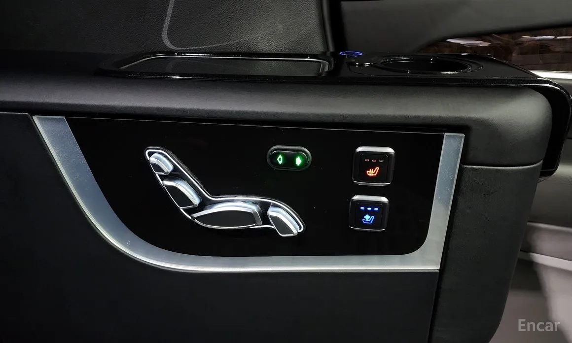 Фото 18 - Cadillac Escalade