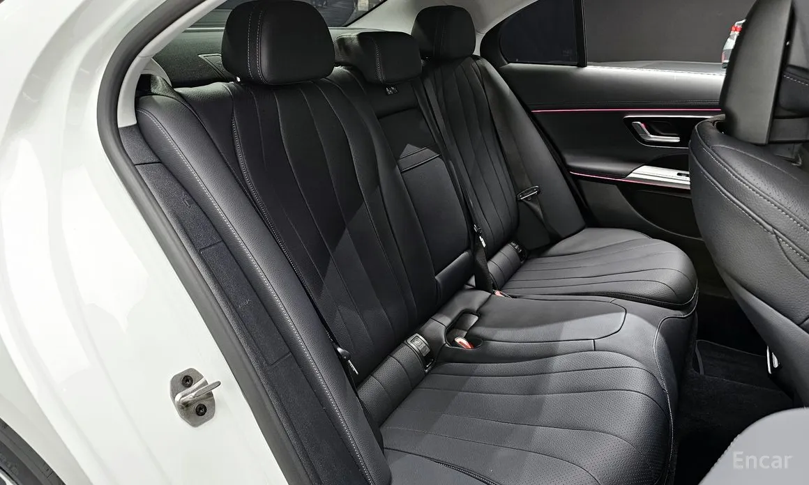 Фото 12 - Mercedes-Benz E-Class