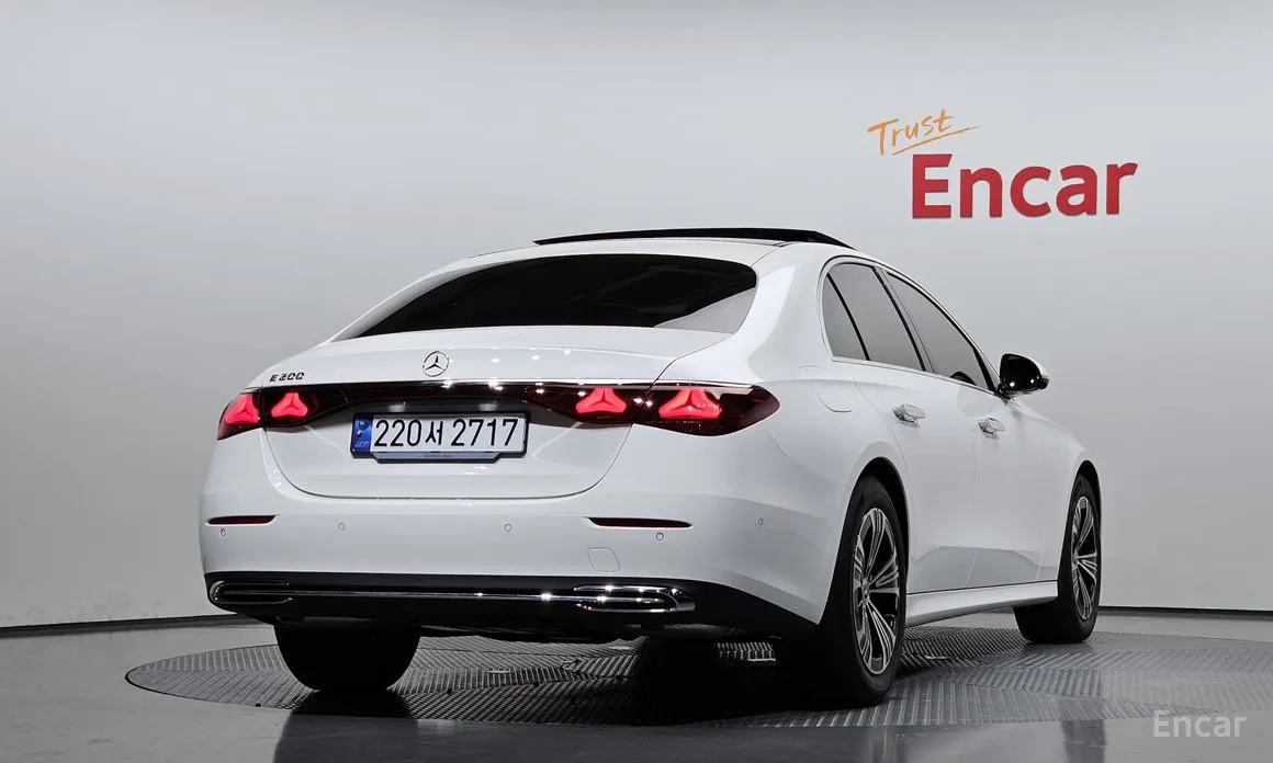 Фото 2 - Mercedes-Benz E-Class