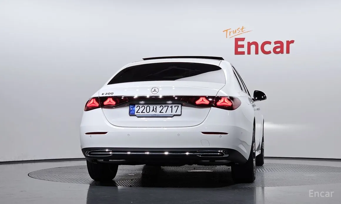 Фото 4 - Mercedes-Benz E-Class