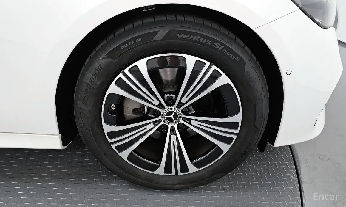 Фото 5 - Mercedes-Benz E-Class