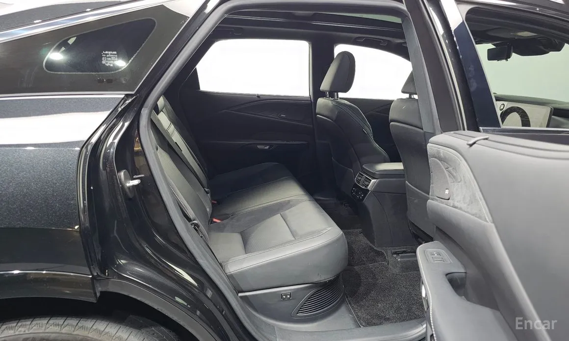 Фото 12 - Lexus RX