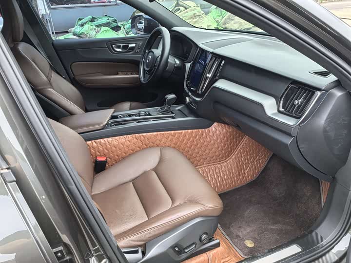 Фото 11 - Volvo XC60