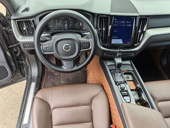 Фото 9 - Volvo XC60