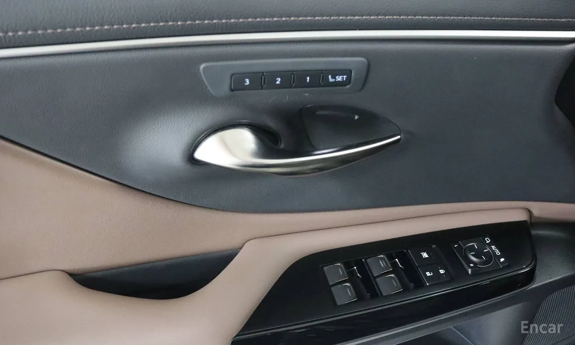 Фото 10 - Lexus ES