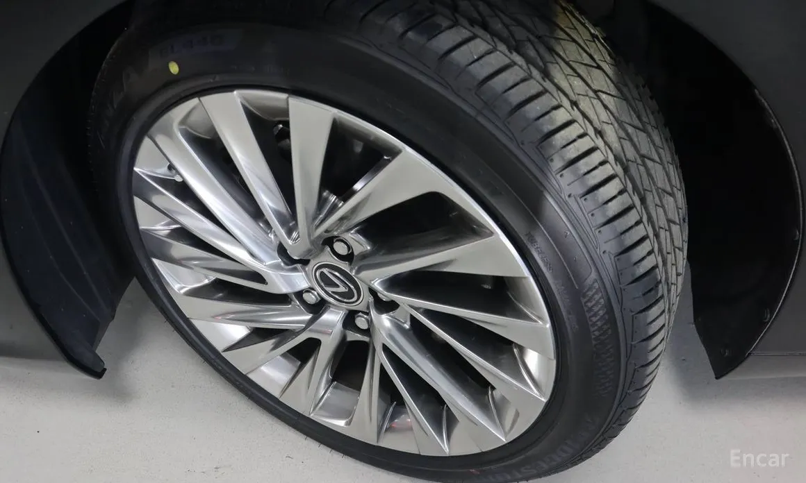 Фото 3 - Lexus ES