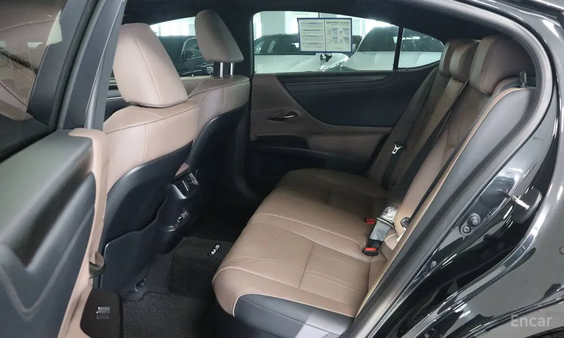 Фото 8 - Lexus ES