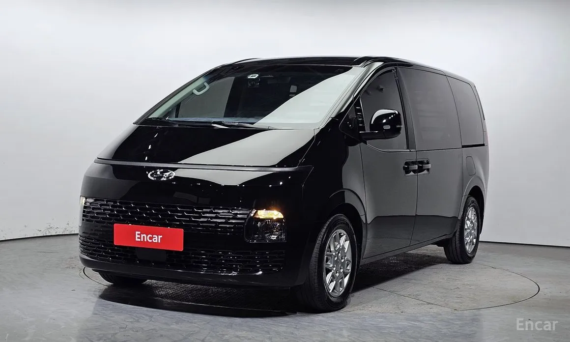 Фото 1 - Hyundai Staria