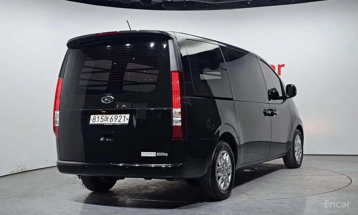 Фото 2 - Hyundai Staria