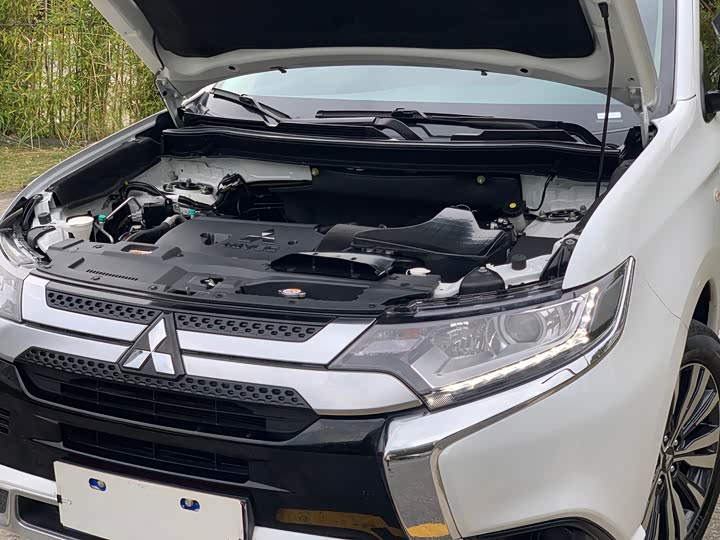 Фото 11 - Mitsubishi Outlander