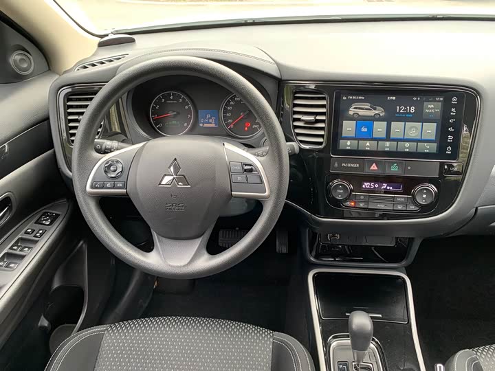 Фото 12 - Mitsubishi Outlander