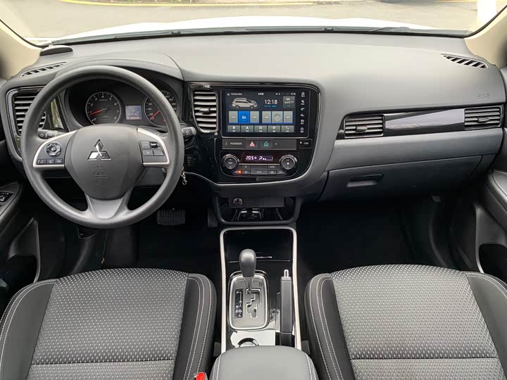 Фото 13 - Mitsubishi Outlander