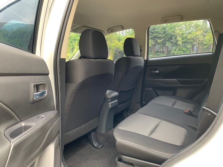 Фото 17 - Mitsubishi Outlander